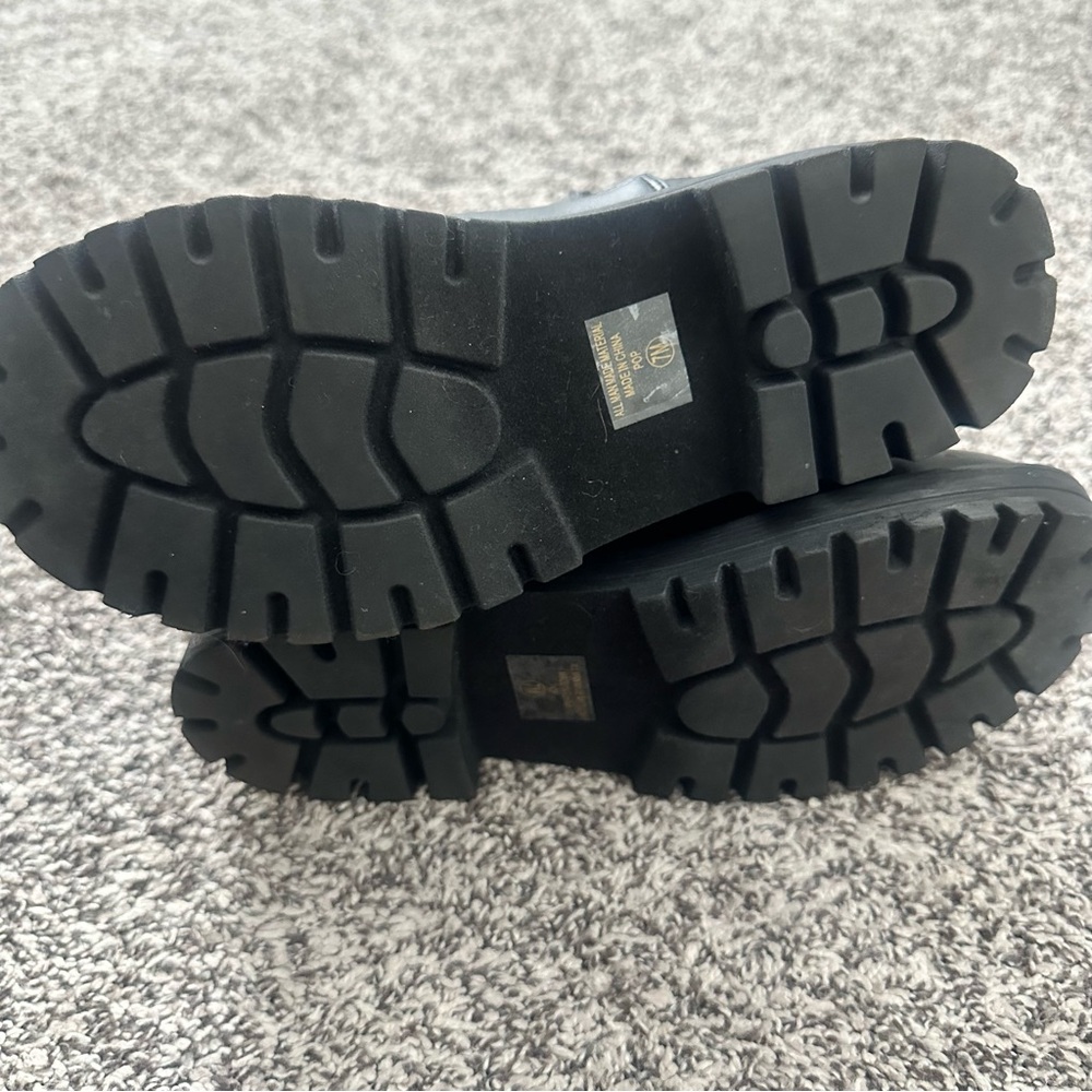 Unrated Black Slip On Chelsea Lugg Boots - Picture 2 of 5